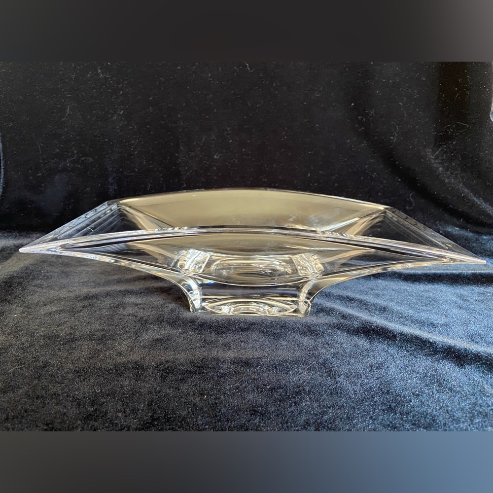 NAMBE’ Planar Crystal Clear Bowl by Karim Rashid  5105 Medium. 9"×5"×2.5"